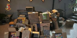 Giovedì pomeriggio, in Brancaleone, personale del Commissariato di P.S. di Condofuri, nell’ambito di un apposito servizio finalizzato alla prevenzione e repressione dei reati di fabbricazione, detenzione e commercio abusivo di materiale esplodente, ha sequestrato 41 kg. di materiale pirotecnico di provenienza illecita e mal custodito