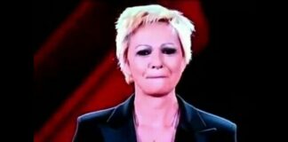 Cantante e chitarrista nel gruppo i Pandemonium corista di cantanti come Donatella Rettore, Fiorella Mannoia, Claudio Baglioni, Renato Zero, Gigi D’Alessio, Gianni Morandi, Giorgia e Andrea Bocelli