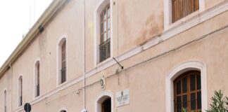 I carabinieri della stazione di Campofelice di Roccella hanno arrestato due uomini di 37 e 33 anni accusati di furto aggravato di carburante