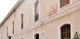 I carabinieri della stazione di Campofelice di Roccella hanno arrestato due uomini di 37 e 33 anni accusati di furto aggravato di carburante