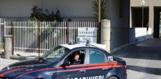 Un trentenne di Larino, comune in provincia di Campobasso, è stato arrestato per aggressione e resistenza a pubblico ufficiale dai carabinieri della Compagnia di Larino: la pattuglia era intervenuta per sedare una furibonda lite tra l’uomo e la sua compagna… la coppia si stava azzuffando in strada, quando i carabinieri hanno deciso di intervenire per evitare che la situazione potesse degenerare