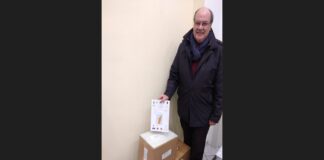 “Sono stati spediti stamattina i 282 occhiali da vista e da sole usati, assieme a 54 cellulari e 2 tablet raccolti a favore dei cittadini del Madagascar, in particolare della Diocesi di Moramanga retta dal Vescovo Mons. Saro Vella, salesiano di origini siciliane che ha operato per tanto tempo all’oratorio di San Matteo Giostra (ME), lasciando ottimi ricordi”