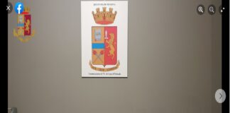 Più di un centinaio di confezioni di artifici pirotecnici scaduti, stipati in un soppalco e privi di marchio CE: è quanto rinvenuto e sequestrato all’interno di un esercizio commerciale di Brolo dalla Squadra Amministrativa del Commissariato di Capo d’Orlando impegnata, nei giorni scorsi, in specifici controlli volti alla prevenzione ed alla repressione della vendita abusiva degli artifici pirotecnici