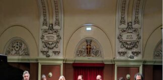 Oggi giovedì 19 gennaio, alle ore 10.45, nei locali della rinnovata Sala Laudamo, è stato presentato lo spettacolo ‘Amori e sapori nelle cucine del Gattopardo’ di Roberto Cavosi, il cui allestimento – dopo il successo riscosso dal cartellone ‘dicembre a Teatro’ rappresenta il titolo d’apertura per la stagione abbonamenti 2022/2023 dell’ente