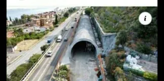 A seguito delle recenti interlocuzioni tra Autostrade Siciliane, Protezione Civile Regionale e l’Ufficio Regionale per il Dissesto Idrogeologico, è emerso che dalla prossima settimana sarà possibile riavviare i lavori per il ripristino del tratto dell’autostrada Messina-Catania sommerso, nella notte tra il 4 e il 5 ottobre del 2015, da circa 50mila metri cubi di terra, roccia e arbusti crollati da un collina che risiede nel comune di Letojanni