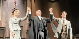 Al Teatro Quirino di Roma, fino al 29 gennaio “Testimone d’accusa” di Agatha Christie (1925): traduzione di Edoardo Erba; Regia di Geppy Gleijeses, Aiuto regia Norma Martelli; Scene di Roberto Crea; Costumi Chiara Donato; Artigiano della luce Luigi Ascione; Musiche Matteo D’Amico