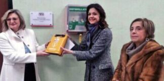 Questa mattina si è svolta la cerimonia di consegna del presidio salvavita alla presenza della Dirigente Caterina Celesti e dei rappresentanti dell’Associazione. Messina, 25 gennaio – L’Associazione Nino Cucinotta ha donato un defibrillatore all’Istituto di Istruzione Superiore La Farina grazie alle donazioni ricevute da tantissimi messinesi