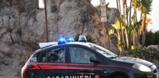 I carabinieri del Nucleo Operativo della Compagnia di Ischia hanno arrestato ieri sera un 41enne che aveva picchiato la moglie e la figlioletta di 2 anni, quest’ultima scagliata a terra con forza tanto da farle perdere i sensi