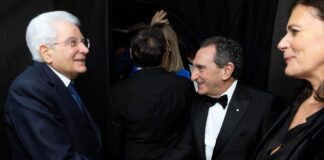 Una “prima” da 10 milioni 757 mila spettatori con uno share del 62.4 per cento: “Un dato straordinario, che non si vedeva da oltre 25 anni e tra i più alti dell’intera storia del Festival di Sanremo”