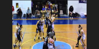 Dopo cinque vittorie consecutive, si interrompe la striscia positiva della Gold & Gold Messina…, i giallorossi escono sconfitti per 87-98 nel big match che li vedeva contrapposti alla capolista Siaz Piazza Armerina: in un PalaMili gremito di appassionati, i piazzesi hanno disputato la loro migliore gara in questa stagione e per i messinesi c’è stato poco da fare… nonostante la buona partenza della squadra di Pippo Sidoti (10-4), il primo periodo è stato quello decisivo