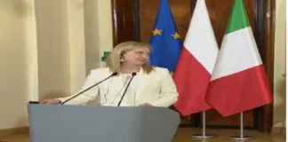 Tragedia di Crotone, una nota diffusa oggi dai responsabili di Palazzo Chigi a Roma: Il Presidente del Consiglio, Giorgia Meloni, esprime il suo profondo dolore per le tante vite umane stroncate dai trafficanti di uomini
