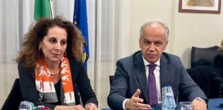 Il Ministro dell’Interno, Matteo Piantedosi, ha presieduto oggi a Crotone, in prefettura, un incontro convocato a seguito del gravissimo naufragio di migranti avvenuto a Steccato di Cutro