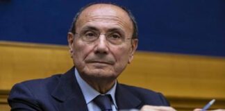 «Non ci faremo certamente intimidire dalle proteste in piazza, così come avvenuto qualche giorno fa con la manifestazione dei laboratori d’analisi convenzionati, che chiedevano le dimissioni dell’assessore alla salute Giovanna Volo, alla quale ho immediatamente rinnovato la mia incondizionata fiducia per il lavoro importante che sta portando avanti»