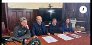 È stata illustrata stamani a Palazzo Zanca, nel corso di una conferenza stampa, la prima edizione del concorso “Colora il tuo casco”, alla presenza degli Assessori Massimo Finocchiaro e Liana Cannata: all’incontro hanno preso parte gli organizzatori dell’iniziativa, patrocinata dall’Amministrazione comunale, i Presidenti rispettivamente, Antonio Musicò dall’Associazione Asso Sport Tridente e Fortunata Gatto del Moto Club Messina; e Giuseppe Germana formatore di educazione stradale della FMI