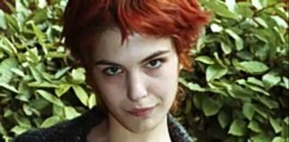 Lutto nel mondo del cinema: la 43enne attrice Monica Carmen Comegna è morta ieri…, all’ospedale Renzetti di Lanciano dove era ricoverata dallo scorso 20 gennaio per una febbre molto alta contratta nel suo ultimo viaggio in treno fatto da Roma a Pescara… una circostanza nella quale pioveva a dirotto e prese molto freddo oltre ad essersi bagnata