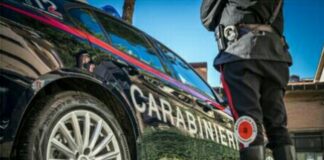 Quattro giovani sono stati sorpresi dai carabinieri di Napoli a bordo di una auto ed in possesso di una pistola rubata lo scorso mese di ottobre alla polizia municipale di Frattaminore