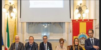 La narrazione giornalistica della Guerra Russia Ucraina, sta scrivendo nuove pagine nel racconto attraverso i media di un conflitto, che ha serie ripercussioni mondiali: l’incredibile numero di fake news, l’uso sistematico dei social network come strumento di comunicazione, il profilo dei presidenti Putin e Zelensky, gli aspetti deontologici ed etici