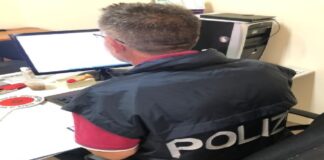 Proseguono i controlli amministrativi, nel comune di Siracusa ed in provincia, disposti dal Questore, Benedetto Sanna, effettuati dalla Squadra Amministrativa della Divisione Polizia Amministrativa e Sociale, finalizzati alla verifica del rispetto delle prescrizioni contenute nella licenza per la tutela dell’incolumità degli spettatori