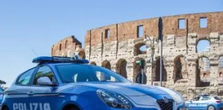 Ancora 3 arrestati da parte della Polizia di Stato per reati predatori, grazie al rafforzamento delle attività di controllo mirate alla repressione di furti e rapine non solo all’interno di esercizi commerciali, ma anche nei pressi di stazioni metro, uffici postali e banche: l’attività di prevenzione svolta dai poliziotti dei vari uffici dislocati sul territorio continua infatti ad essere una delle priorità della Questura