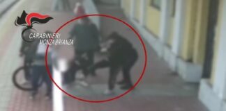 Avevano aggredito tre 14enni con calci, pugni, insulti, sputi e vere e proprie prese da arti marziali: dopo alcuni mesi di indagine, i carabinieri del Comando Stazione di Meda hanno identificato e denunciato sette giovani tra i 14 e i 15 anni responsabili del pestaggio avvenuto lo scorso novembre a Meda, in Brianza