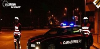 Nella nottata del 15 marzo 2023, i Carabinieri della Stazione di Sellia Marina (CZ), nel corso di un mirato servizio di controllo del territorio finalizzato alla repressione dello spaccio di sostanze stupefacenti, hanno arrestato in flagranza di reato un uomo selliese 35enne, sorpreso in possesso di complessivi 469 grammi di marijuana, 105 euro in contanti, materiale atto al confezionamento ed un bilancino di precisione