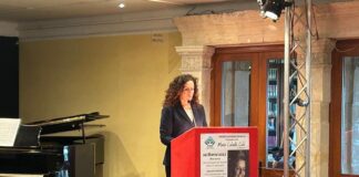 Sala Sinopoli del Teatro Vittorio Emanuele gremita stamattina per la cerimonia conclusiva della II edizione del Premio Maria Celeste Celi: il concorso, organizzato dal C.I.R.S. in memoria della fondatrice Maria Celeste Curatolo Celi, ha visto la partecipazione di poeti, scrittori e artisti, ma anche di tantissimi studenti delle Scuole di Messina e provincia, che si sono messi in gioco con i loro elaborati sul tema delle difficoltà di comunicazione tra giovani e adulti