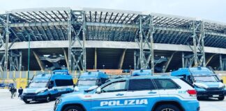 Ieri, nell’ambito dei servizi predisposti dalla #Questura per l’ordine e la sicurezza pubblica nell’area dello #stadio #Maradona in occasione dell’incontro di calcio Napoli-Atalanta, gli #agenti del #Commissariato #San #Paolo, durante i servizi di filtraggio per l’accesso allo #stadio, hanno sanzionato 13 persone per violazione del regolamento d’uso dell’impianto sportivo, di cui una per aver esibito un biglietto intestato ad un’altra persona