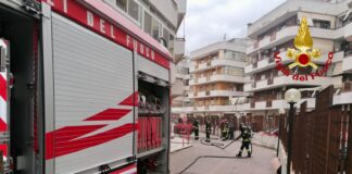 Intorno alle 11:30 di oggi 20 marzo 2023, i Vigili del Fuoco del Comando Provinciale di via Salandra a Messina, hanno attuato un intervento nel Rione di Bordonaro, a causa di un incendio sviluppatosi in un deposito di materiale elettrico