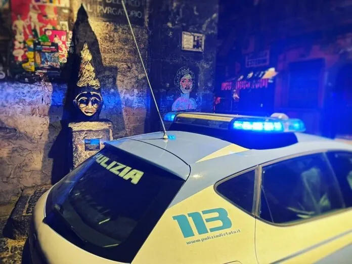 Polizia Napoli chiusura Bar