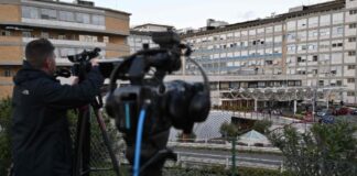 “Sono toccato dai tanti messaggi ricevuti in queste ore ed esprimo a tutti la mia gratitudine per la vicinanza e la preghiera”