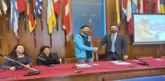 Presente il Sindaco Federico Basile, nel corso di un incontro oggi a Palazzo Zanca, cui hanno preso parte gli Assessori alle Politiche Sociali Alessandra Calafiore e alle Politiche Giovanili Liana Cannata, lo scalatore messinese Nunzio Bruno ha illustrato il progetto “In Cima con Me”, dedicato alla mamma che soffre da alcuni anni di SLA