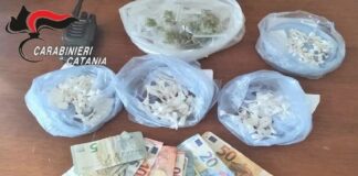 I Carabinieri di Catania Piazza Dante hanno fermato in flagranza di detenzione di sostanze stupefacenti ai fini di spaccio, un catanese di 37 anni nel corso di un servizio perlustrativo antidroga nel comprensorio di Trappeto nord