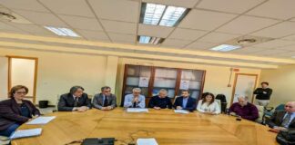 Dopo il naturale e dovuto calo durante gli anni pandemici, la prevenzione oncologica in provincia di Messina raggiunge numeri record, superando addirittura i dati di adesione ai programmi di screening pre-covid con trend in crescita di vari punti percentuali: solo nel 2022 sono state eseguite 12.700 mammografie, che hanno consentito di diagnosticare 123 tumori al seno, in seguito operati, 8.026 test per il cancro alla cervice uterina (22 sottoposte poi ad intervento su lesioni gravi) e 6.155 ricerche di sangue occulto nelle feci, tipico sintomo del carcinoma al colon retto (432 positivi inviati a colonscopia e 10 ad intervento chirurgico)