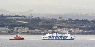 Nella mattina di oggi 07 marzo 2023, il traghetto della Siremar “Filippo Lippi”, nel quale durante la navigazione di ieri nei pressi di Lipari, si è propagato un incendio in sala macchine è rientrato nel porto di Messina