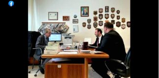 Rendere omaggio a chi rende giustizia: è quanto affermano i fratelli Emanuele e Francesco Bunetto, in arte Bellamorèa, musicisti di San Michele di Ganzaria (CT), che hanno omaggiato il Procuratore della Repubblica di Caltagirone dott. Giuseppe Verzera con la consegna del loro CD Musicale “STEREOTIPI”, una raccolta di brani inediti con tematiche legate alla legalità, al sociale e all’attualità