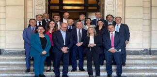 Guiderà la Camera di commercio anche per i prossimi 5 anni Ivo Blandina, riconfermato presidente dell’Ente camerale dal Consiglio insediatosi questa mattina, alla presenza di Massimiliano Branca, capo di gabinetto in rappresentanza dell’assessore regionale alle Attività produttive, Edmondo Tamajo