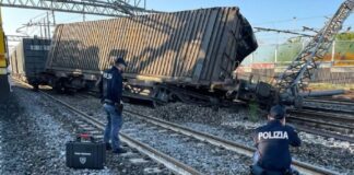 Il deragliamento di un carro merci questa notte allo svio di Firenze Castello non ha provocato feriti, ma ha messo in ginocchio il traffico ferroviario in tutta Italia per tutta la mattina