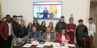 La Giornata, in collaborazione con il Ministero dell’Agricoltura e il Ministero del Turismo vede coinvolti ristoratori di ogni livello, trattorie, osterie, pizzerie, taverne, che oggi inseriranno nel proprio menù una ricetta appositamente dedicata alla Giornata il cui motivo centrale è il pane, simbolo antico del convivio e della manualità dell’uomo che da sempre lavora le materie prime per trarne nutrimento