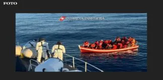 Circa 400 migranti presenti a bordo di un peschereccio, sono stati segnalati nelle scorse ore da Alarm Phone e conseguentemente intercettati dai componenti dell’equipaggio di nave Diciotti della Guardia Costiera, attualmente in area SAR italiana a circa 170 miglia a Sud-Est di Capo Passero, a largo della Calabria ionica