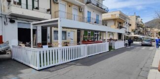 La Capitaneria di Porto di Messina, Autorità Marittima dello Stretto e l’Ufficio Locale Marittimo di Giardini Naxos nella giornata di giovedì 20 Aprile, ufficiali ed agenti di polizia giudiziaria della Capitaneria di Porto di Messina, coadiuvati da personale della Guardia Costiera di Giardini Naxos e congiuntamente al personale della Polizia Locale del Comune di Giardini Naxos, hanno eseguito un importante intervento di polizia finalizzato al contrasto degli illeciti in materia di occupazione abusiva di suolo demaniale marittimo