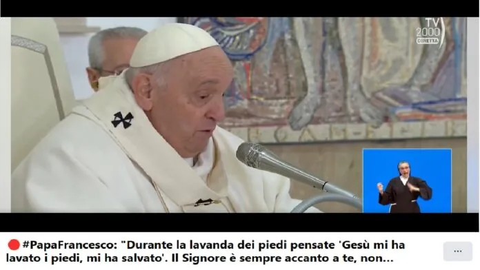 PAPA FRANCESCO LAVANDA DEI PIEDI