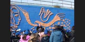 «Ancora una volta il quartiere di Librino è stato destinatario di un’operazione culturale di particolare rilievo con la realizzazione della Porta delle Farfalle del Maestro Antonio Presti… l’opera che ha visto il coinvolgimento delle scuole e delle famiglie costituisce un esempio significativo di cittadinanza attiva»