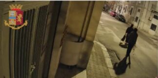 Nella mattinata odierna, personale della Polizia di Stato, nello scalo aereo di Malpensa, ha tratto in arresto il cittadino indiano D.J. classe 2004, già individuato, in fase di indagini preliminari, come uno degli autori del delitto ai danni del cittadino polacco GRUDNIEWSKI Przemyslaw Krzysztof e, per questo, a suo carico pendeva un’ordinanza di custodia cautelare emessa dal GIP del Tribunale di Reggio Calabria per i reati di omicidio e rapina pluriaggravata