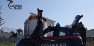 I carabinieri della Stazione di Paceco hanno arrestato, in esecuzione di un’ordinanza di applicazione della misura cautelare degli arresti domiciliari emessa dal Tribunale di Trapani, un 43enne accusato di furto e indebito utilizzo di carta di credito