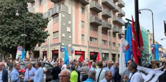 “Apprezziamo le rassicurazioni sul futuro dell’Amap arrivate questa mattina dal vertice in Prefettura, ma aspettiamo lo sblocco dei conti aziendali che consentirebbe di pagare gli stipendi e rassicurare i fornitori garantendo il servizio idrico nell’area metropolitana di Palermo… in attesa di atti concreti, però, confermiamo lo stato di agitazione dei dipendenti”