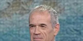 “Ho deciso di rinunciare alla mia posizione di senatore: mi dimetterò questa settimana…, naturalmente il processo è molto lungo… le dimissioni devono essere accettate, la prima di prassi viene rigettata, poi si vedrà i tempi che ci vogliono”