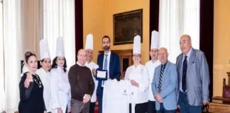 Il direttivo dell’associazione Cuochi Messina, guidato dalla presidente Rosaria Fiorentino, è stato ricevuto a Palazzo Zanca dal sindaco Federico Basile, al quale ha voluto tributare un omaggio per l’abnegazione e la tenacia profuse nel promuovere il territorio messinese