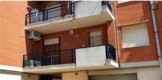 Ha tentato di uccidere la moglie, la figlia di 16 anni ha fatto da scudo alla madre ed è stata accoltellata… il presunto assassino, Taulant Malaj, un 45enne albanese, ha ammazzato anche un 51enne italiano, Massimo De Santis… non solo: ha filmato la mattanza con lo smartphone… “Vedete? – dice mentre riprende le vittime con la fotocamera – Li ho ammazzati tutti”