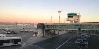 Rimarranno sospese fino a domani alle 9 le operazioni di volo nell’aeroporto di Catania a causa delle conseguenze dell’attività eruttiva dell’Etna sulle condizioni della pista