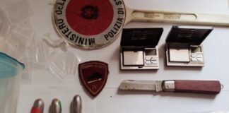 L’attività di contrasto allo spaccio di stupefacenti nel capoluogo da parte del personale dell’Ufficio Prevenzione Generale e Soccorso Pubblico ha portato al sequestro di diverse dosi di marjuana e hashish, pronte per lo smercio, occultate nel vano contatori di un edificio di Via Lajolo